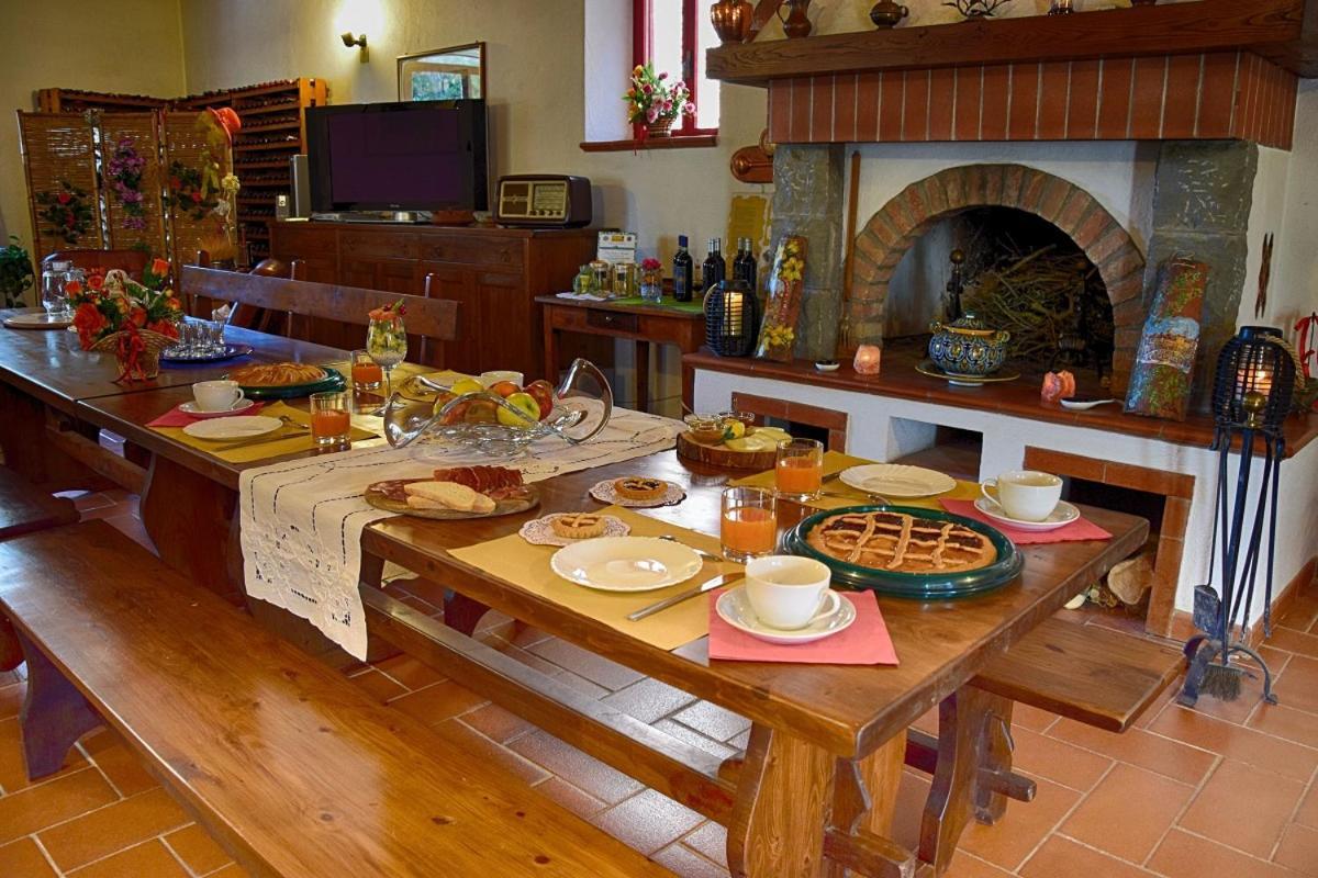 B&B Le Logge Di Sopra Asciano Bagian luar foto