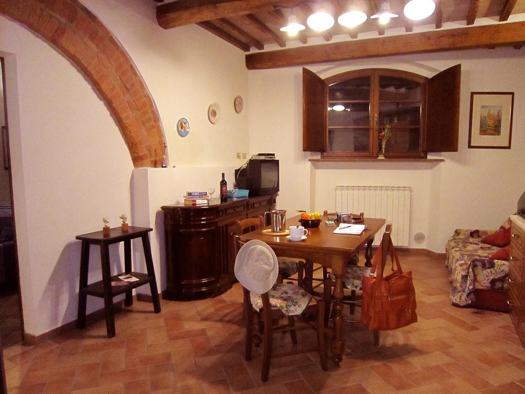 B&B Le Logge Di Sopra Asciano Bagian luar foto