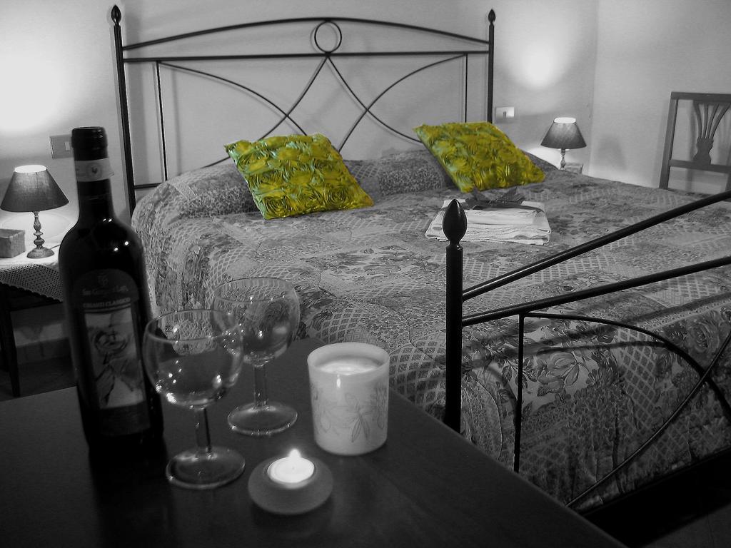 B&B Le Logge Di Sopra Asciano Bagian luar foto